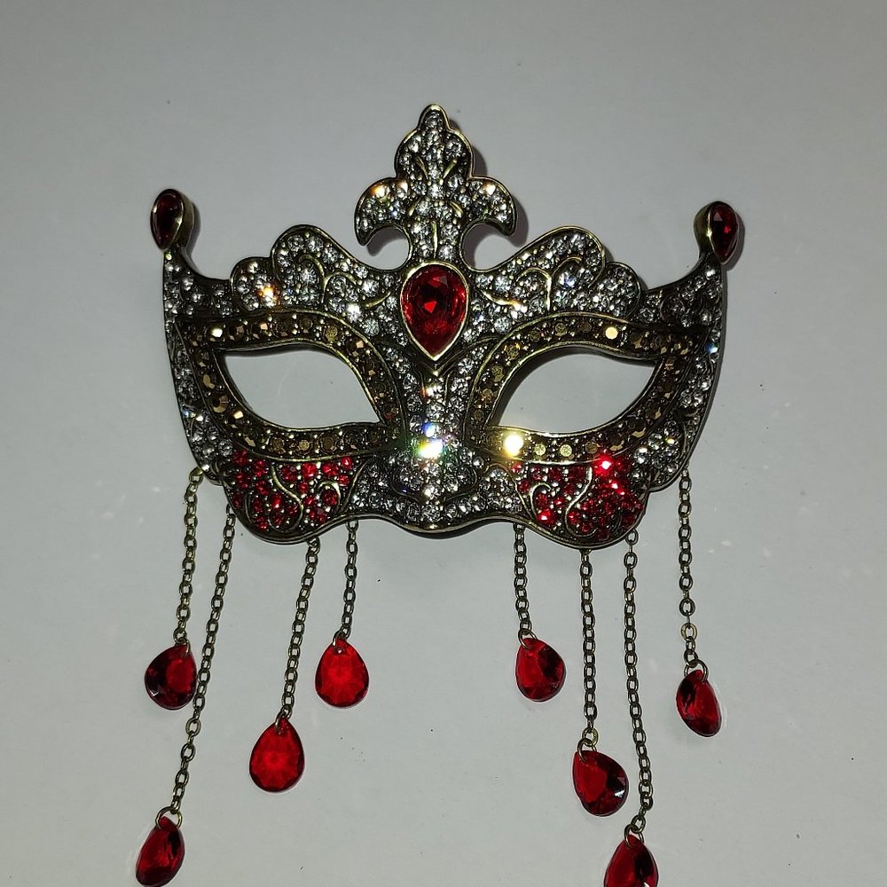 CRYSTAL MASK BROOCH